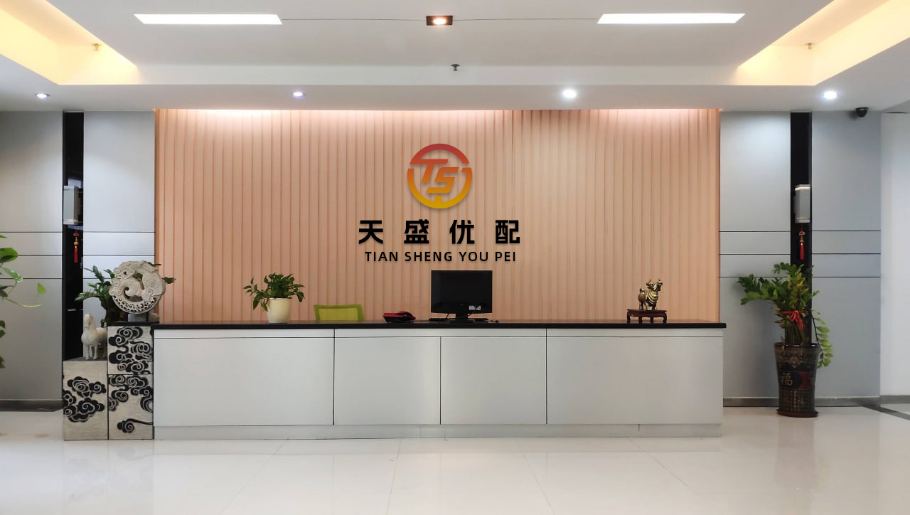 成都赚配网 事发杭州高架！女车主身体抱恙求助，交警秒变“代驾”紧急送医！